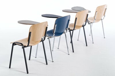Moderne Holzstühle mit klappbarem Schreibbrett